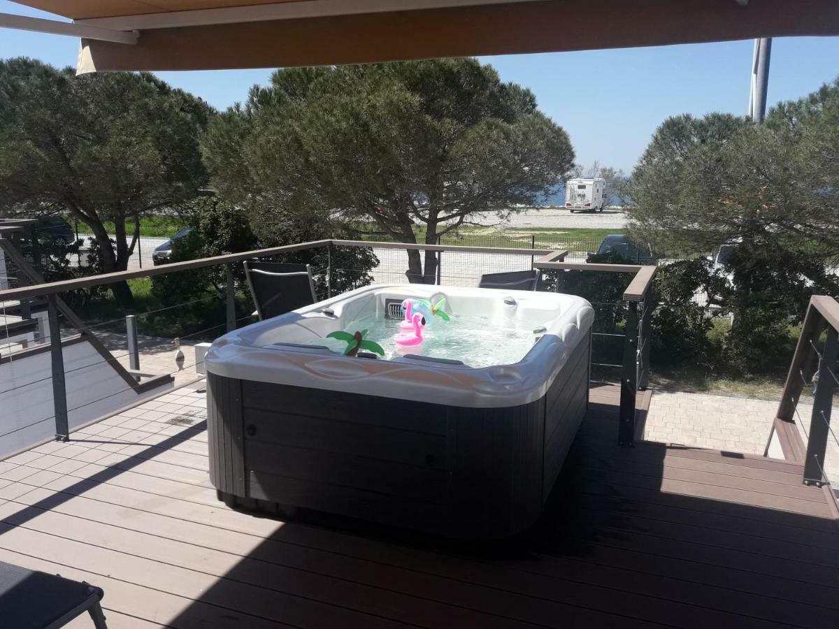 Floating House Adela Holiday home *